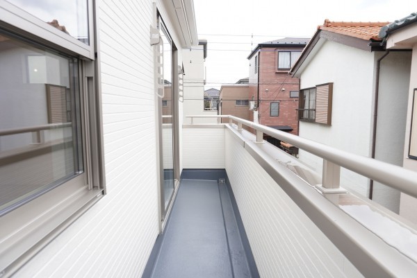 越谷市大沢、新築一戸建てのバルコニー画像です