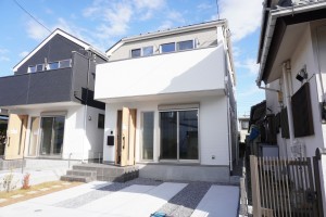 越谷市大字上間久里、新築一戸建ての外観画像です
