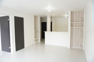 越谷市大字上間久里、新築一戸建ての居間画像です