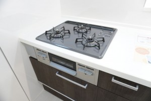 越谷市大字上間久里、新築一戸建てのキッチン画像です