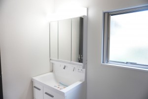 越谷市大字上間久里、新築一戸建ての洗面画像です