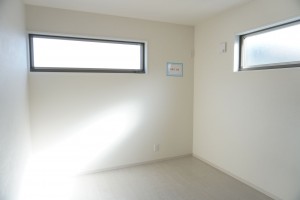 越谷市大字上間久里、新築一戸建ての寝室画像です