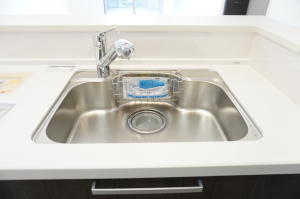 越谷市大字上間久里、新築一戸建てのキッチン画像です