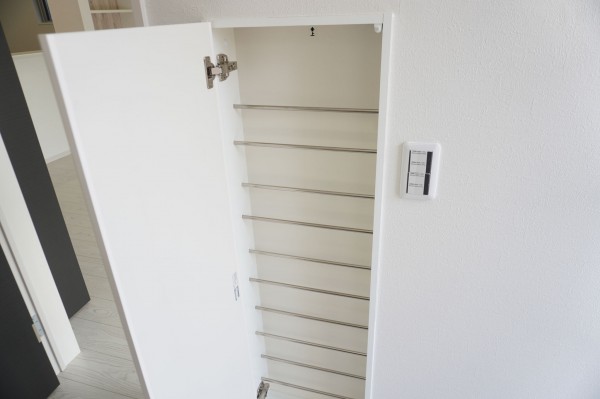 越谷市大字上間久里、新築一戸建ての玄関画像です