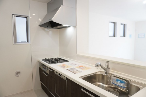 越谷市大字上間久里、新築一戸建てのキッチン画像です