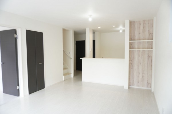 越谷市大字上間久里、新築一戸建ての居間画像です