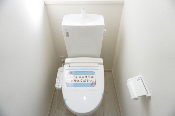 越谷市大字上間久里、新築一戸建てのトイレ画像です