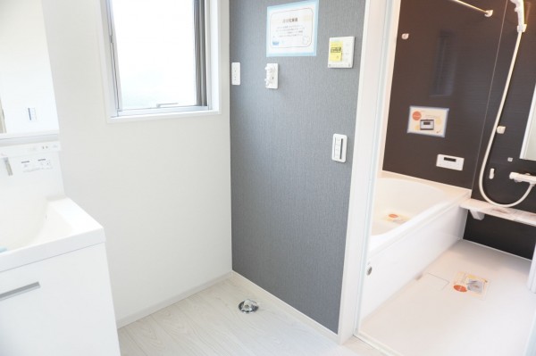 越谷市大字上間久里、新築一戸建ての洗面画像です