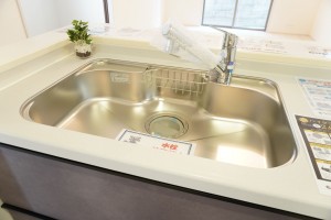 草加市瀬崎、新築一戸建てのキッチン画像です