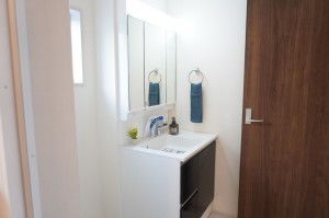 草加市瀬崎、新築一戸建ての洗面画像です