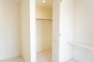 草加市瀬崎、新築一戸建ての収納画像です