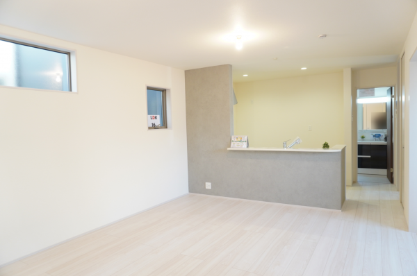 草加市瀬崎、新築一戸建ての居間画像です