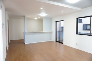 草加市金明町、新築一戸建ての居間画像です