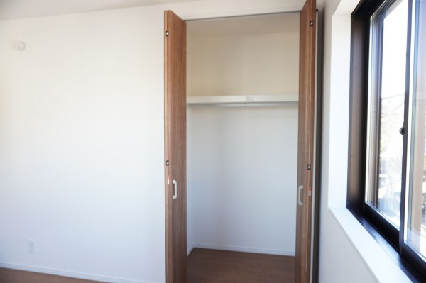 草加市金明町、新築一戸建ての収納画像です