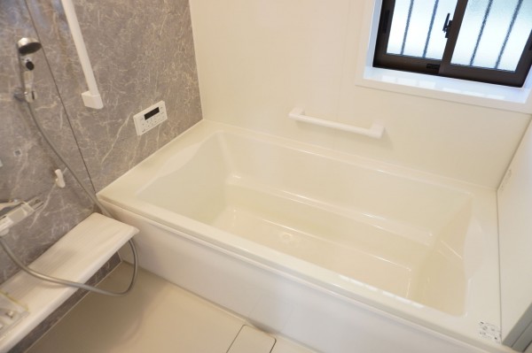 草加市金明町、新築一戸建ての風呂画像です