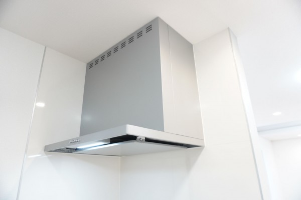 草加市金明町、新築一戸建てのキッチン画像です