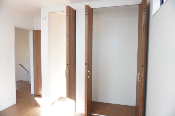 草加市金明町、新築一戸建ての収納画像です