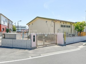 草加市瀬崎、マンションの幼稚園・保育園画像です