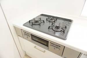 草加市瀬崎、マンションのキッチン画像です