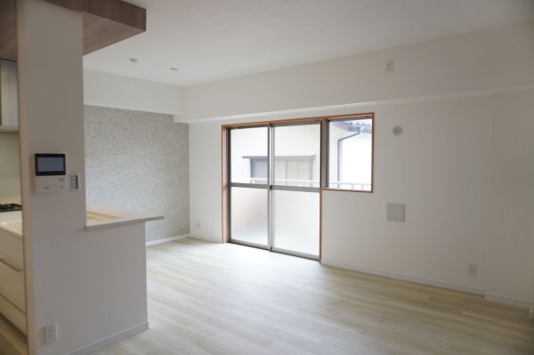 草加市瀬崎、マンションの居間画像です