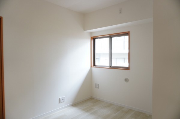 草加市瀬崎、マンションの寝室画像です