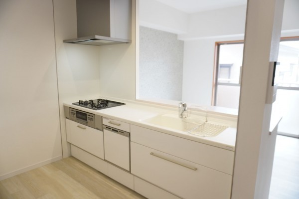 草加市瀬崎、マンションのキッチン画像です