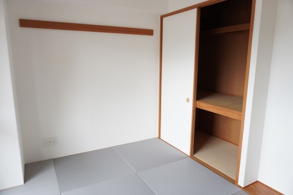 草加市瀬崎、マンションの寝室画像です