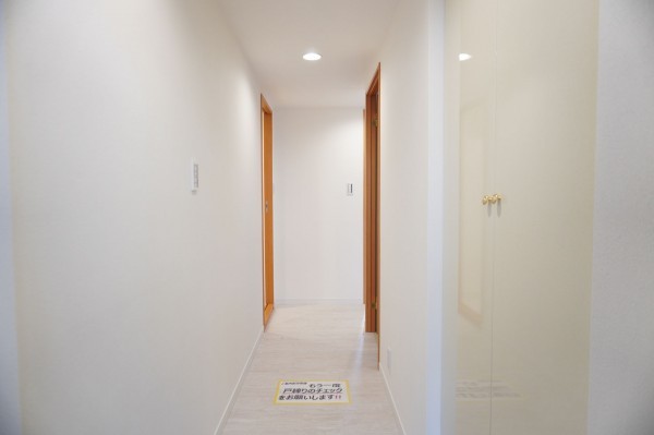 草加市瀬崎、マンションの玄関画像です