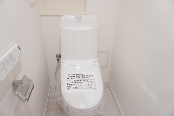 草加市瀬崎、マンションのトイレ画像です