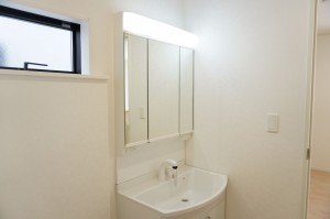 草加市長栄、新築一戸建ての洗面画像です