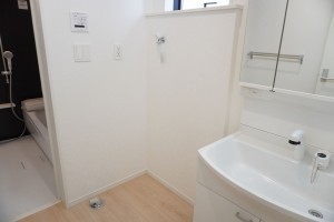 草加市長栄、新築一戸建ての洗面画像です