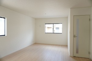 草加市長栄、新築一戸建ての居間画像です