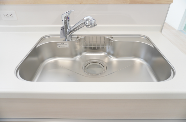 草加市長栄、新築一戸建てのキッチン画像です