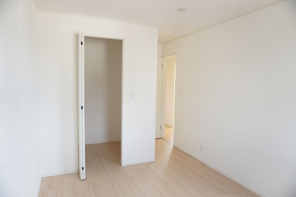 草加市長栄、新築一戸建ての寝室画像です