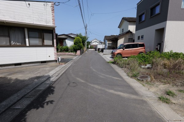 宮崎市月見ケ丘、土地の前面道路を含む現地写真画像です