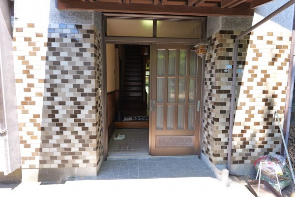 宮崎市郡司分、中古一戸建ての玄関画像です