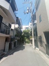 大阪市鶴見区茨田大宮、中古一戸建ての前面道路を含む現地写真画像です