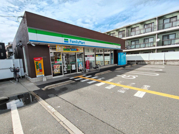 大東市明美の里町、中古一戸建てのコンビニ画像です