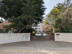 仙台市若林区二軒茶屋、土地の中学校画像です