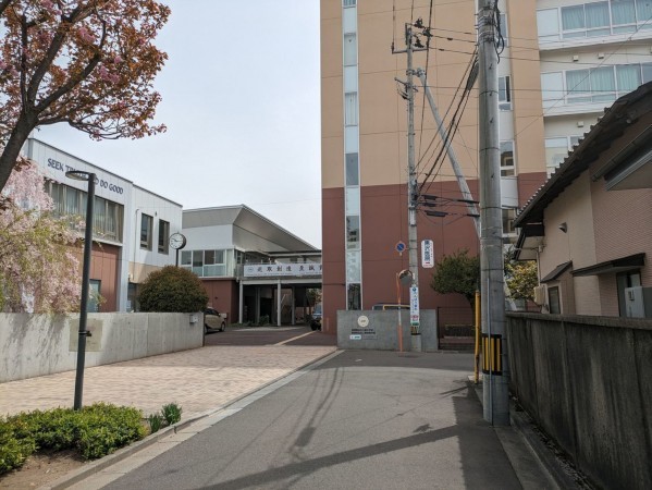 仙台市若林区二軒茶屋、土地の中学校画像です
