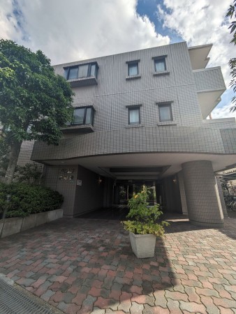 仙台市泉区泉中央、マンションの画像です