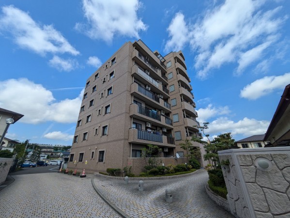 仙台市泉区市名坂、マンションの画像です