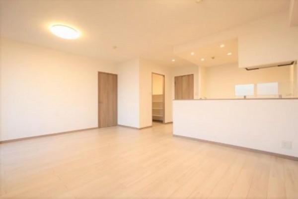 仙台市泉区南光台南、マンションの画像です