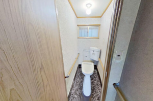 静岡市駿河区丸子、中古一戸建てのトイレ画像です