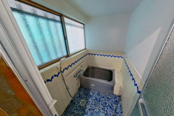 静岡市駿河区丸子、中古一戸建ての風呂画像です