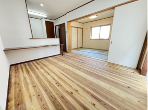 静岡市駿河区向敷地、中古一戸建ての内装画像です