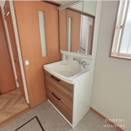 静岡市駿河区広野、中古一戸建ての洗面画像です