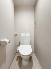 静岡市駿河区丸子新田、マンションのトイレ画像です