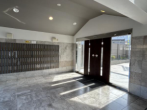 静岡市駿河区丸子新田、マンションのエントランス画像です