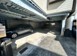 静岡市駿河区聖一色、中古一戸建ての駐車場画像です